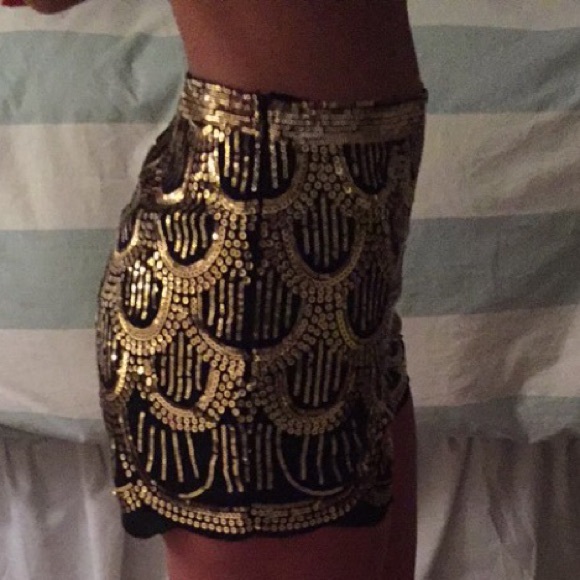 Scalloped sequin shorts - Picture 4 of 4