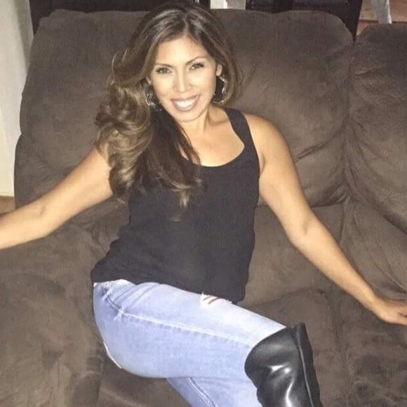 Meet your Posher, Yvette - Picture 3 of 3