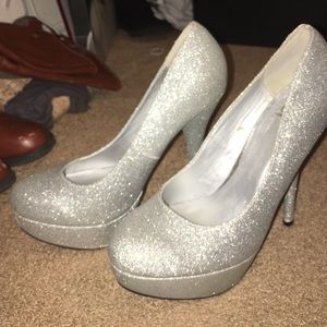 💎👠 silver glitter heels