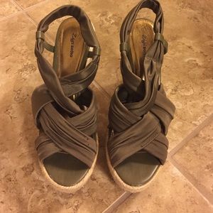 Olive green fabric shoes with rope wedge heels 9
