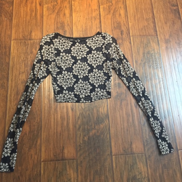 Tops - Long sleeve crop top