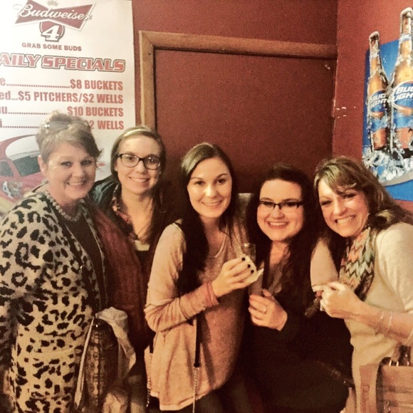 Meet your Posher, Kailee - Picture 1 of 1