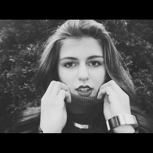 Meet your Posher, Emilee