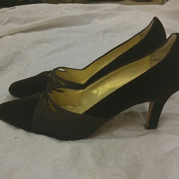 Velvet and Satin Heels - Picture 2 of 4