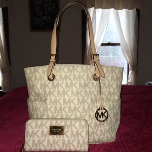 Beautiful vanilla MK tote!