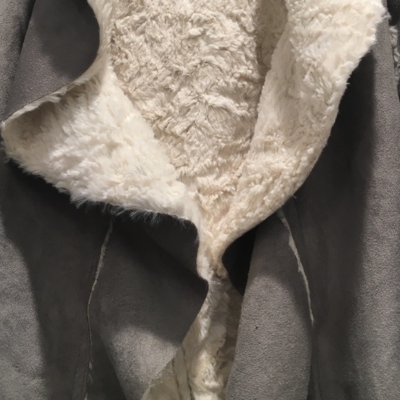 Stylish grey and fur jacket - Picture 2 of 2