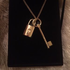 LONG VICTORIA'S SECRET LOCK & KEY NECKLACE