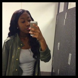 Meet your Posher, Aja