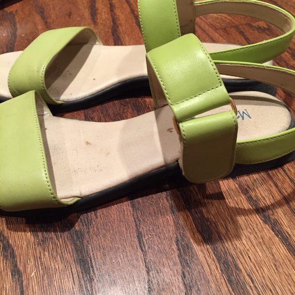 Main Woods Green Sandals - Picture 2 of 3
