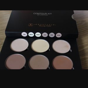 Anastasia Beverly Hills; contour kit