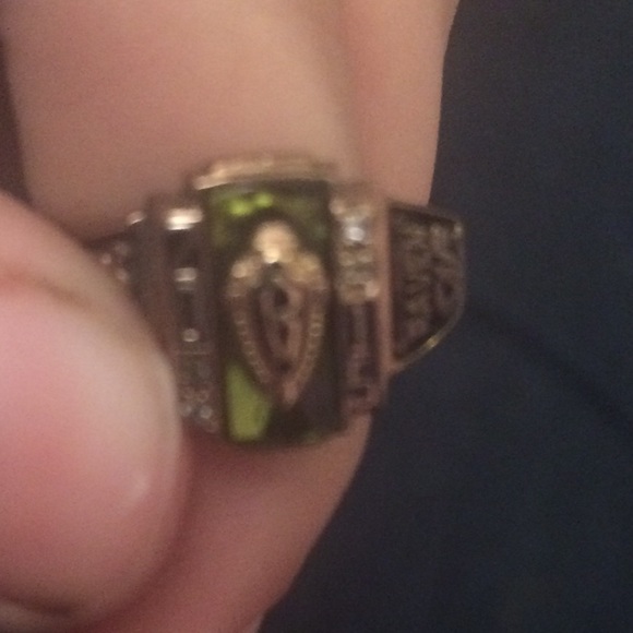 Class ring - Picture 2 of 2