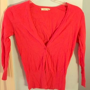 Light cardigan with three quarter length sleeves