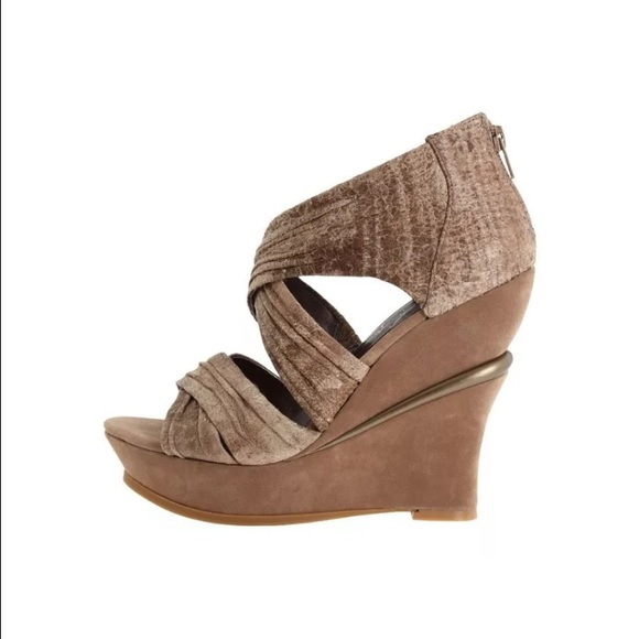 NIB Jessica Simpson taz mushroom wedge 5.5