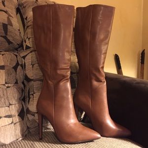 Winter boots to the knee