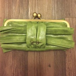 Jessica Simpson green faux leather clutch