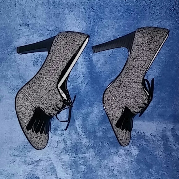 Newport News Shoes - ❄🔥FLASH 2 Day SALE🔥❄  Cute Oxford Pumps