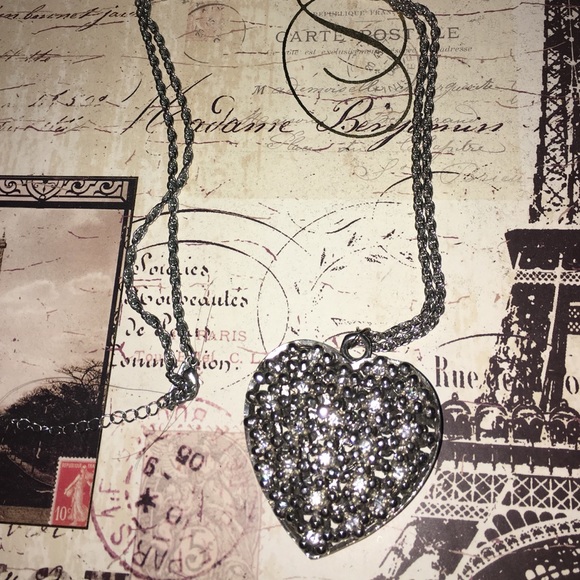 Long necklace with heart pendant