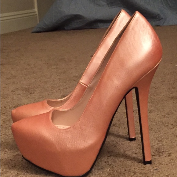 Qupid heel. Size 7.