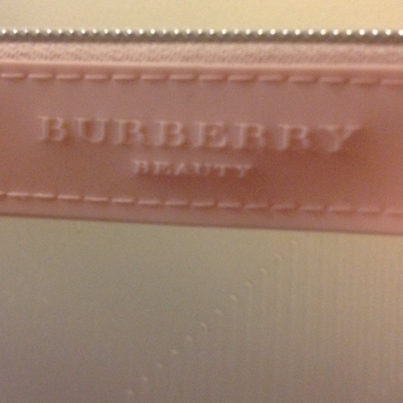 Burberry Handbags - Burberry makeup case