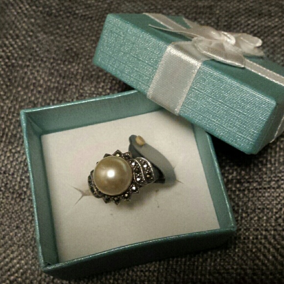 Pearl ring with marcasite stones*glamorous - Picture 1 of 3