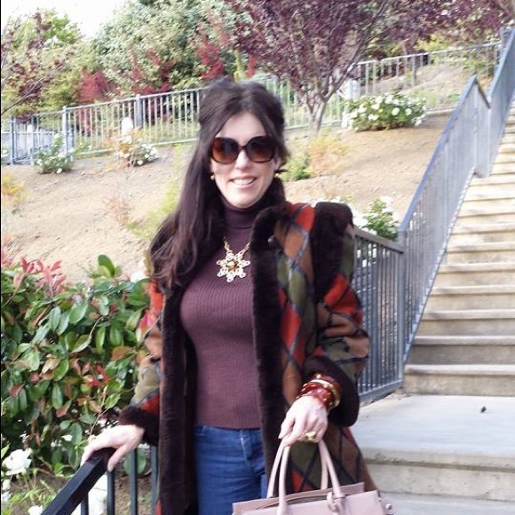 Meet Your Poshers Melinda & Mark - Picture 3 of 8