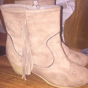Fringe boots