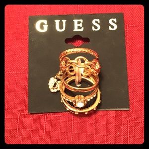Guess size 7 Ring Bundle