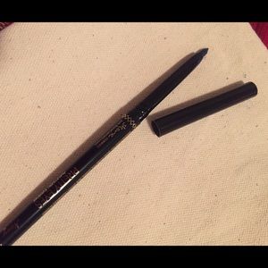 Navy blue Skone Cosmetics "Pretty Eyes" eyeliner!