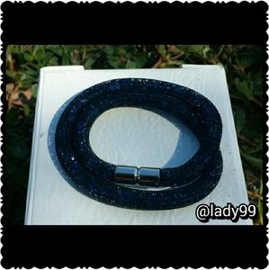 Bracelet / magnetic / wraparound