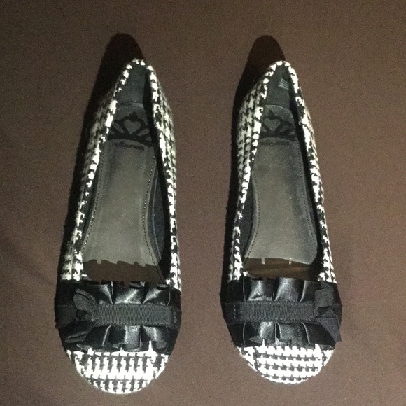 Fergalicious by Fergie black and white tweed flats