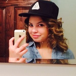 Meet your Posher, Ace