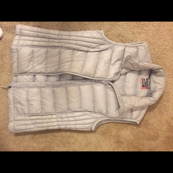 Weatherproof brand vest