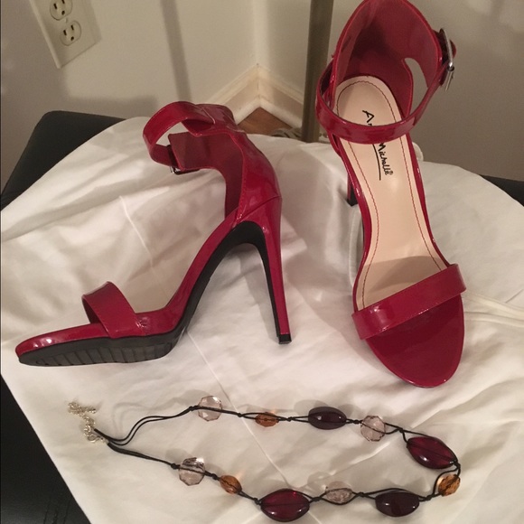 Sexy red heels (NWOT)