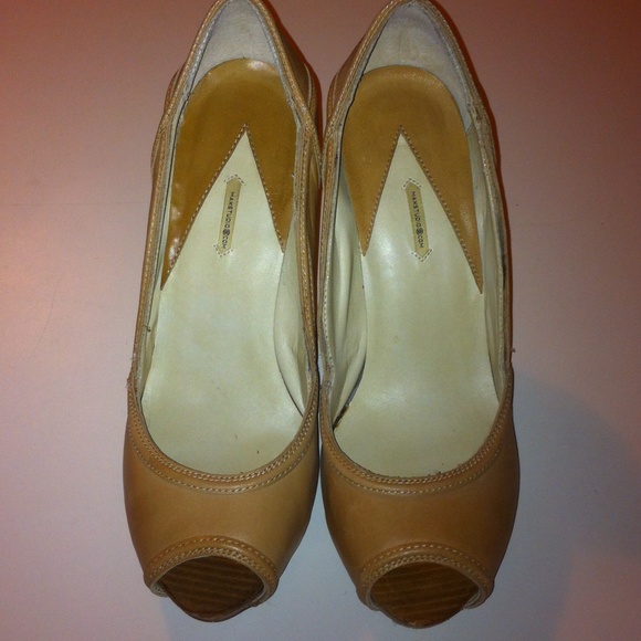 💕MAKE AN OFFER💕 Tan open toed heels