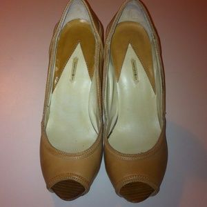 💕MAKE AN OFFER💕 Tan open toed heels