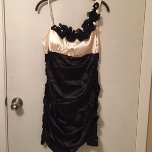 Black and white one shoulder dress