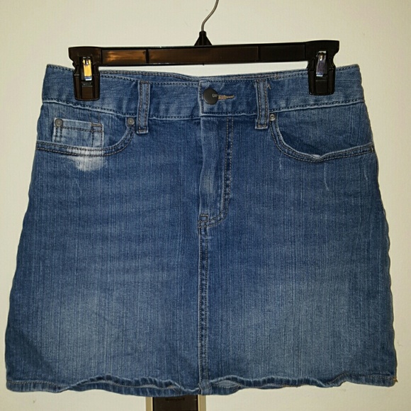 GAP mini 14 inch skirt in distressed denim