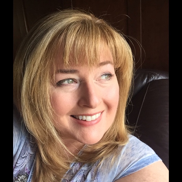 Meet your Posher, Lisa - Picture 2 of 2