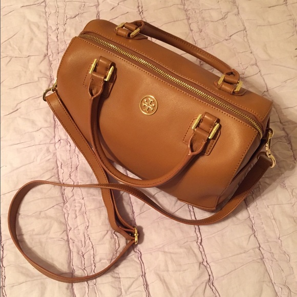 Tory Burch Satchel Robinson 2024 www.avisualaffair
