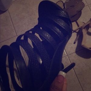 Very cute black heels