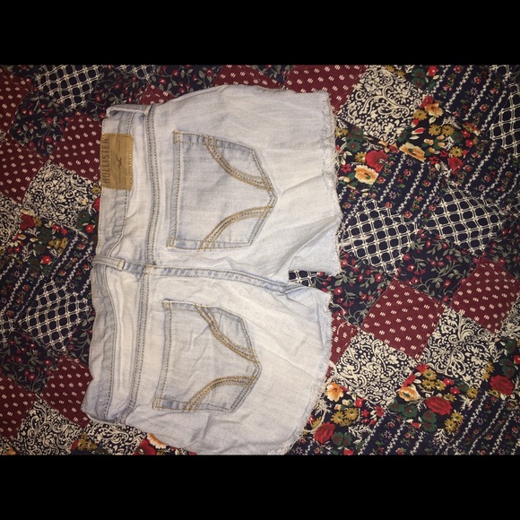 Sz 24/0R hollister cut offs - Picture 2 of 2