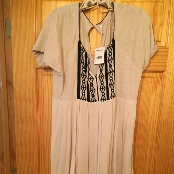 Lightweight dress(above the knee) - Picture 1 of 4