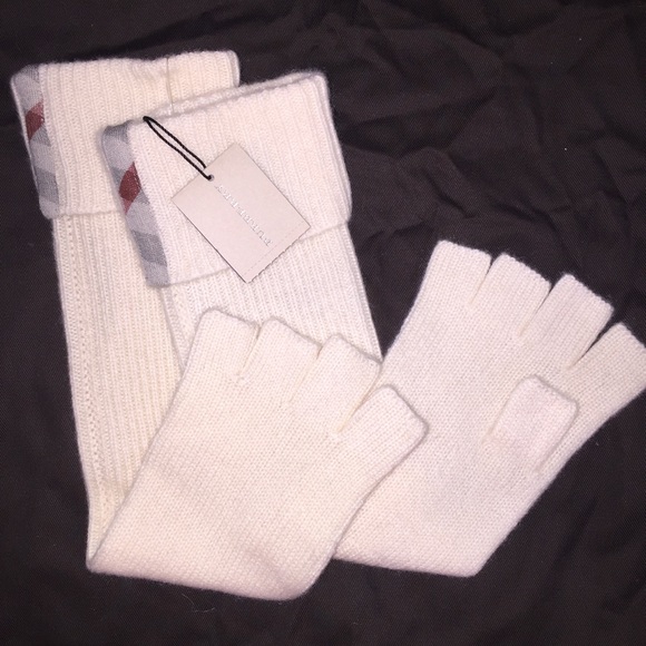 Burberry Accessories - Burberry NEW 100% cashmere gloves