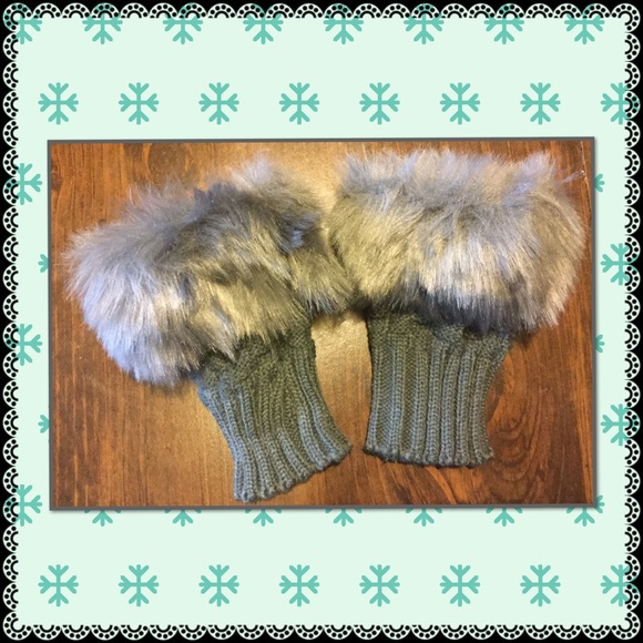 Accessories - Gray Faux rabbit fur wrist fingerless gloves