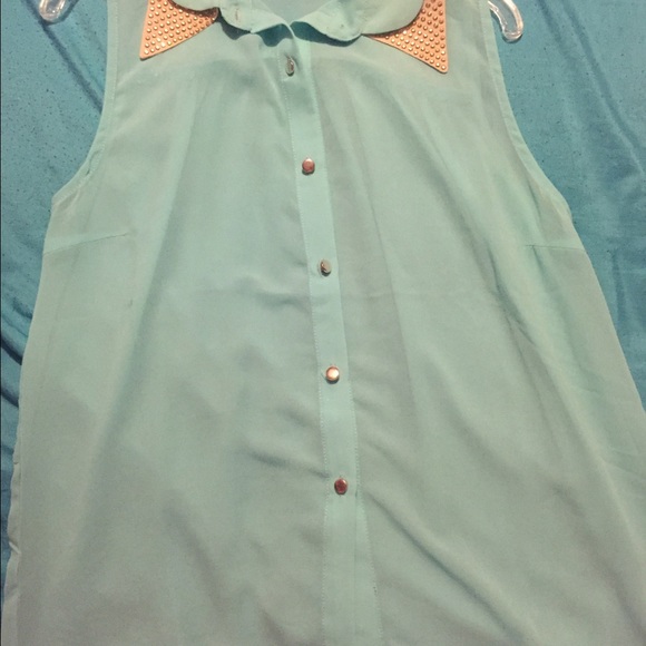 Button up Top - Picture 1 of 2