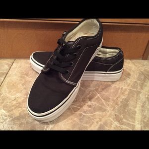 Black Vans Authentic