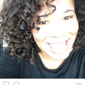 Meet your Posher, Janelle