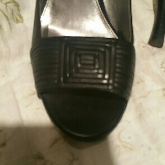 [Calvin Klein] Black leather peep toes - Picture 3 of 3