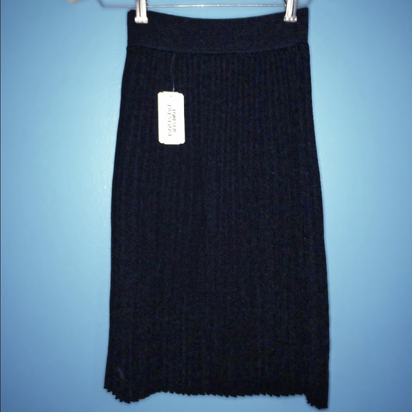 Pleated forever 21 knee length skirt