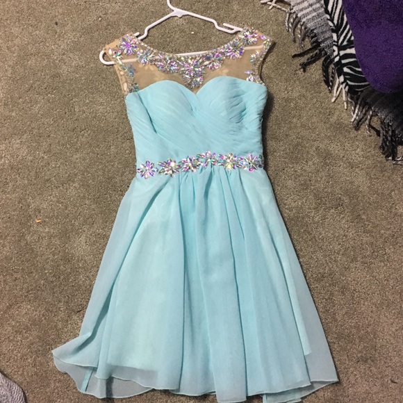 Beautiful Dress - Picture 1 of 2